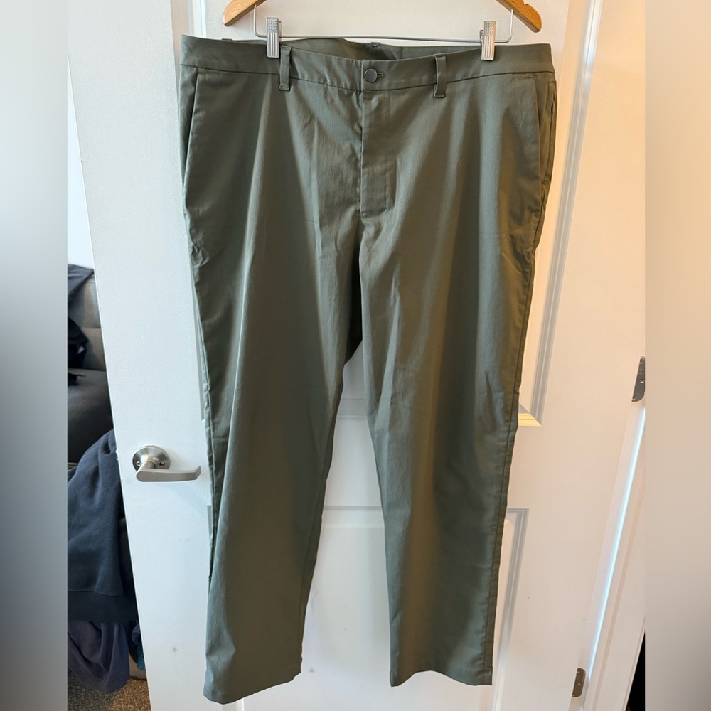Lulu Lemon size 40 ABC pant in green